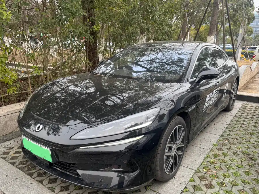 900x675_0_q87_c42_autohomecar__ChxpVWmvhyKAeENLAA7kt3mE2is033.jpg.webp Used Denza Z9 2024 1100km four-wheel drive Max version