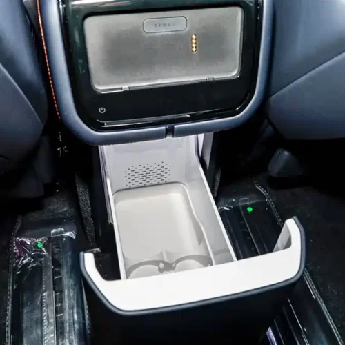 900x675_0_q87_c42_autohomecar__ChxpVWmw4OeATf5FAAFp6ALKzvc401.jpg.webp Used Zeekr 9X 2025 Yao Black Edition 70kWh