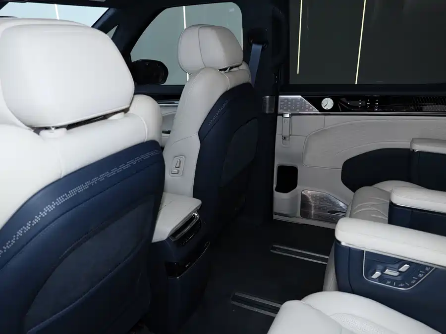 900x675_0_q87_c42_autohomecar__ChxpVWmwM5CAA-uDAAXUHSDjk8E578.jpg.webp Used Zeekr 009 2024 seven-seat aisle version four-wheel drive 108kWh