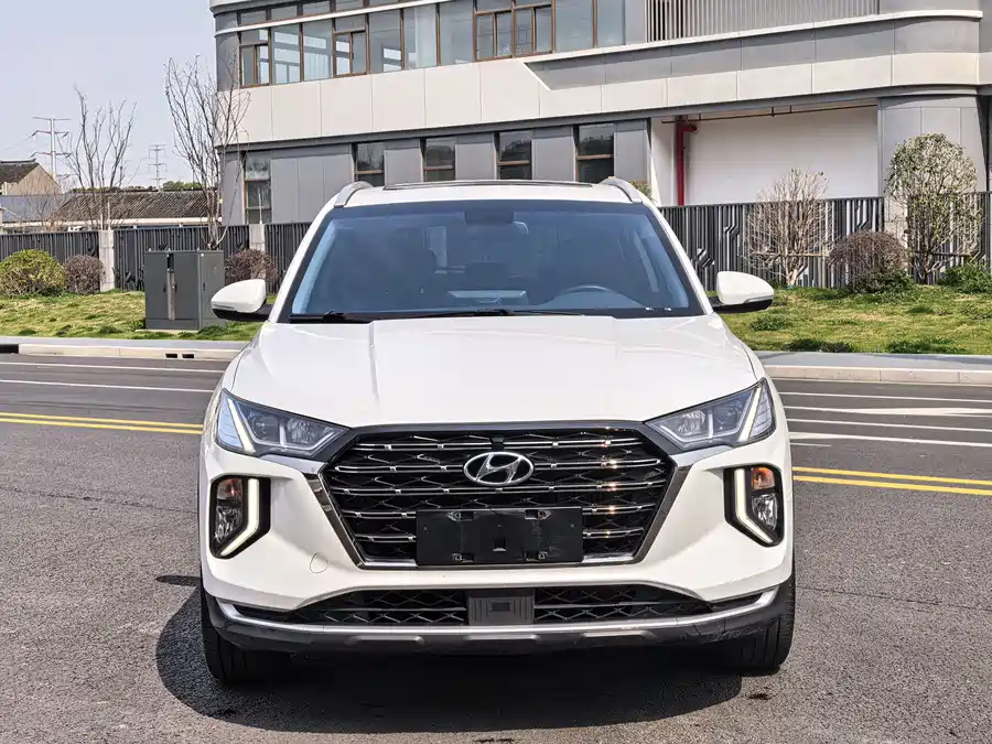 900x675_0_q87_c42_autohomecar__ChxpVWmxEs6AUXN_AAmo7hT9fes513.jpg.webp Used Hyundai Tucson 2020 280TGDi 2WD GLS Smart Connected Edition National VI