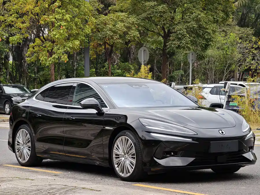 900x675_0_q87_c42_autohomecar__ChxpVWmxF7-AIlUHAAvUT6RFJsg834.jpg.webp Used Denza Z9 2024 1100km four-wheel drive Ultra version