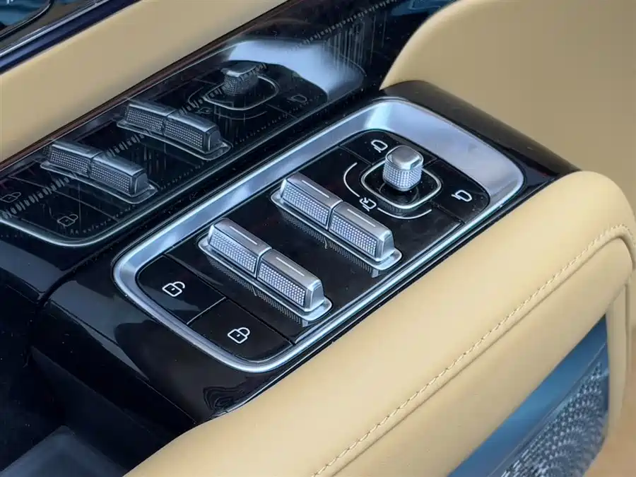 900x675_0_q87_c42_autohomecar__ChxpVWmxJjiAdQ8EAAHe-thVxck169.jpg.webp Used Zeekr 9X 2025 Hyper Edition 70kWh