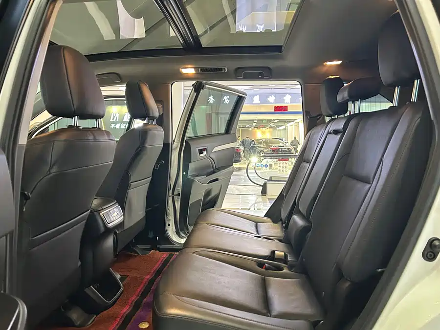 Used Toyota Highlander 2018 2.0T four-wheel drive luxury version