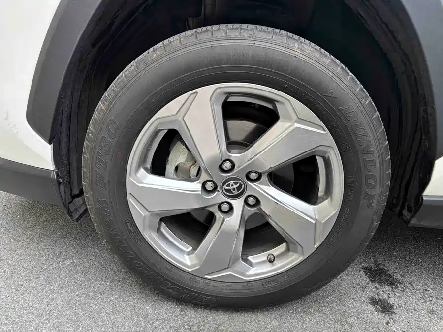 Used Toyota RAV4 Rongfang 2020 2.0L CVT four-wheel drive fashion version