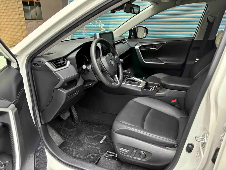 Used Toyota RAV4 Rongfang 2020 2.0L CVT four-wheel drive fashion version
