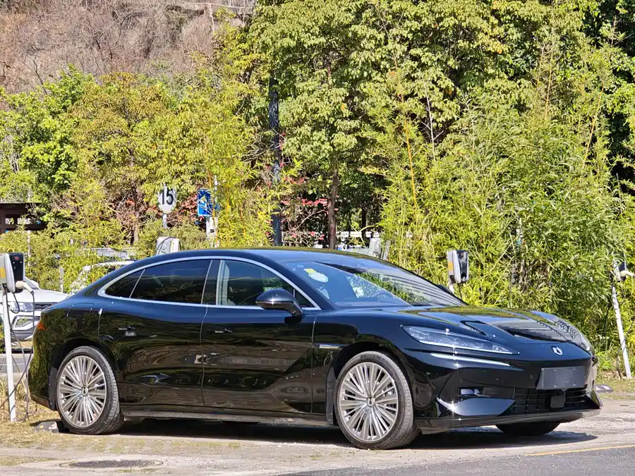 900x675_0_q87_c42_autohomecar__ChxpVWmycOGAZGJgAA8gTY5UkQg757.jpg.webp Used Denza Z9 2024 1100km four-wheel drive Ultra version