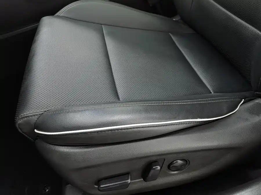 900x675_0_q87_c42_autohomecar__ChxpVWmz3d6AUgSxAAHPyQjEwRo554.jpg.webp Used Hyundai Tucson 2019 280TGDi dual-clutch two-wheel drive fashion version National V