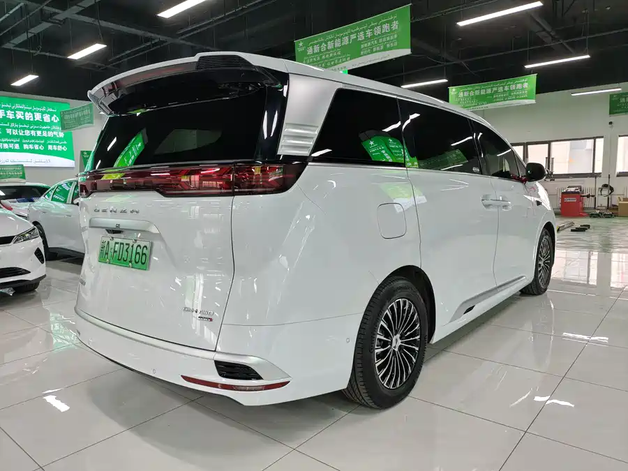 900x675_0_q87_c42_autohomecar__ChxpVmjNBMuAB1c2AAVdr3bpoe0450.jpg.webp Used Denza D9 2025 DM-i smart driving version 1020 four-wheel drive flagship model