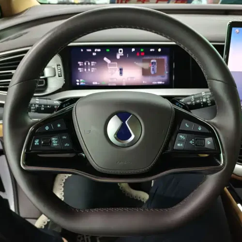 900x675_0_q87_c42_autohomecar__ChxpVmjNBMuAQQ23AAR94RdGSQc645.jpg.webp Used Denza D9 2025 DM-i smart driving version 1020 four-wheel drive flagship model