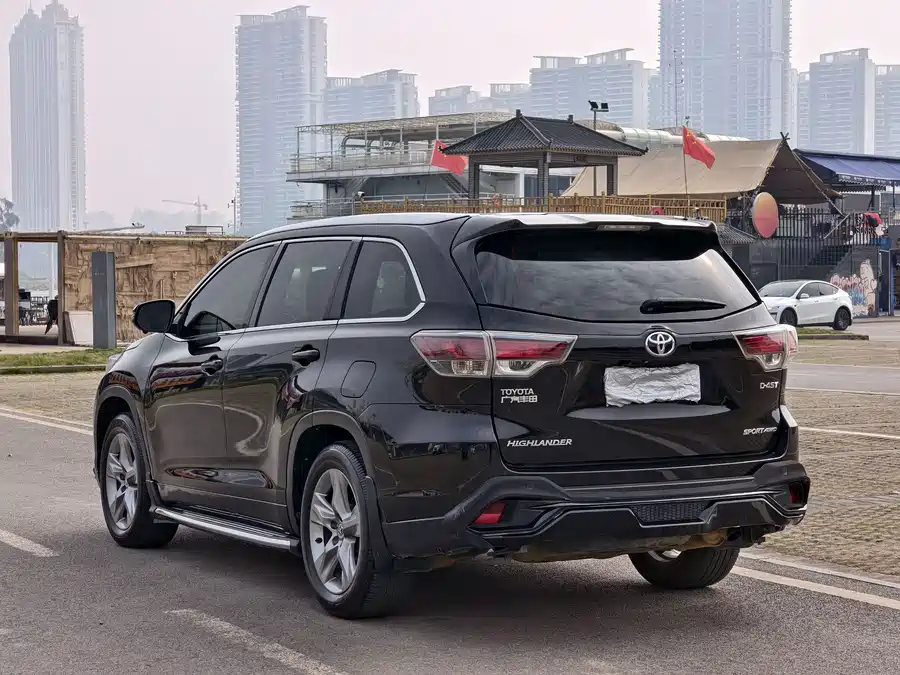 900x675_0_q87_c42_autohomecar__ChxpVmk1DaeAayssAAiDukFMOT0925.jpg.webp Used Toyota Highlander 2015 2.0T four-wheel drive luxury version 7 seats