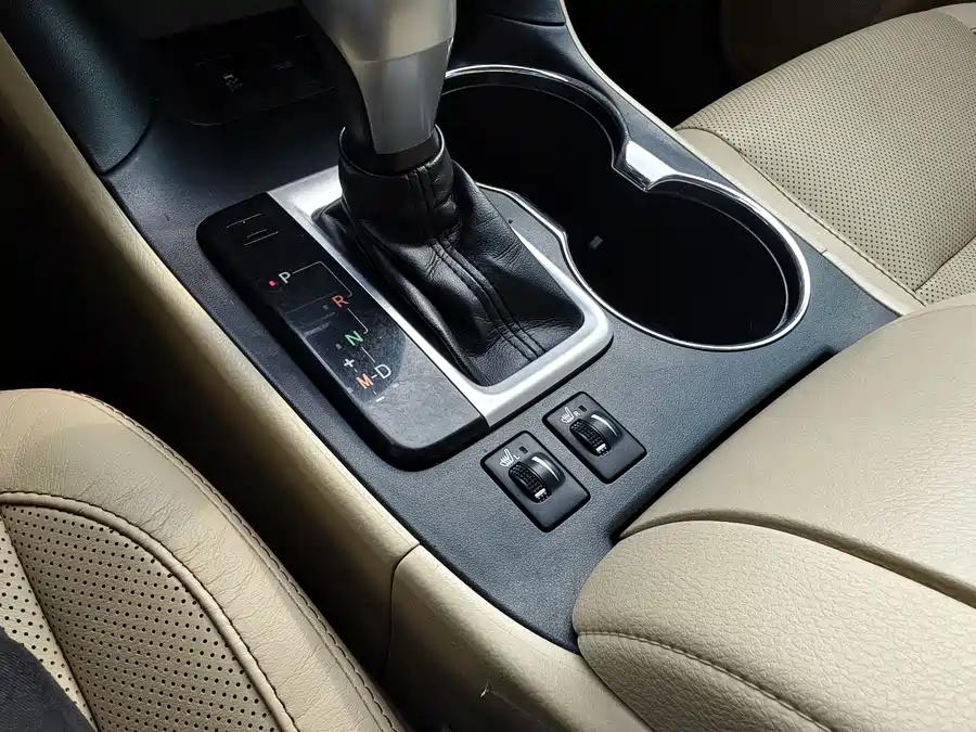 900x675_0_q87_c42_autohomecar__ChxpVmk1DbGAIaEMAAgJDRHSelI999.jpg.webp Used Toyota Highlander 2015 2.0T four-wheel drive luxury version 7 seats
