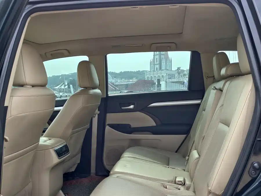 900x675_0_q87_c42_autohomecar__ChxpVmk1DbuAIzItAARY37myD7o541.jpg.webp Used Toyota Highlander 2015 2.0T four-wheel drive luxury version 7 seats