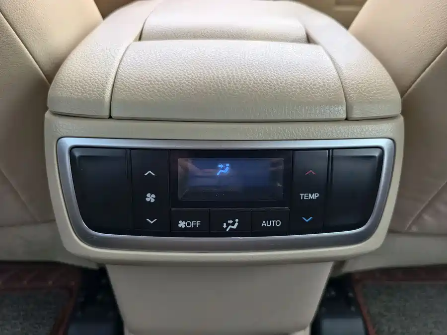 900x675_0_q87_c42_autohomecar__ChxpVmk1DcaAN_gVAARSzr2QhEw428.jpg.webp Used Toyota Highlander 2015 2.0T four-wheel drive luxury version 7 seats