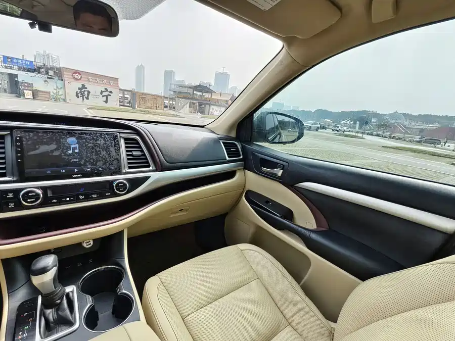 900x675_0_q87_c42_autohomecar__ChxpVmk1DcmAR_FxAAesrMn5JZA449.jpg.webp Used Toyota Highlander 2015 2.0T four-wheel drive luxury version 7 seats