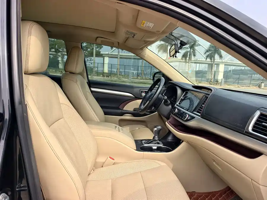900x675_0_q87_c42_autohomecar__ChxpVmk1DcuADisAAAdTiEJoZ9A034.jpg.webp Used Toyota Highlander 2015 2.0T four-wheel drive luxury version 7 seats