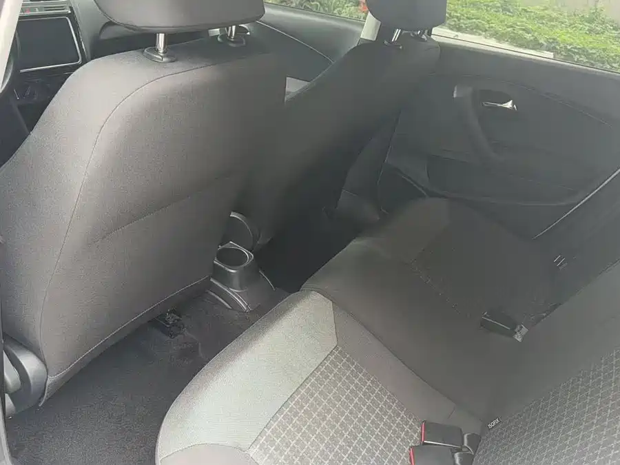 900x675_0_q87_c42_autohomecar__ChxpVmk6da2AaBKsAAMpT0HJmKk954.jpg.webp Used Volkswagen Polo 2018 1.5L automatic safe driving model
