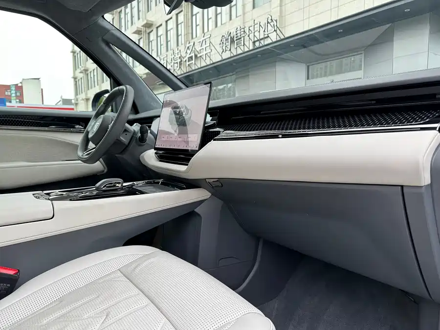 Used Zeekr 009 2024 six-seat executive version four-wheel drive 108kWh
