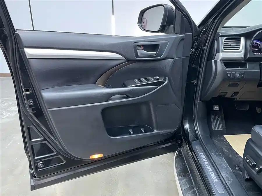 Used Toyota Highlander 2018 2.0T four-wheel drive luxury version