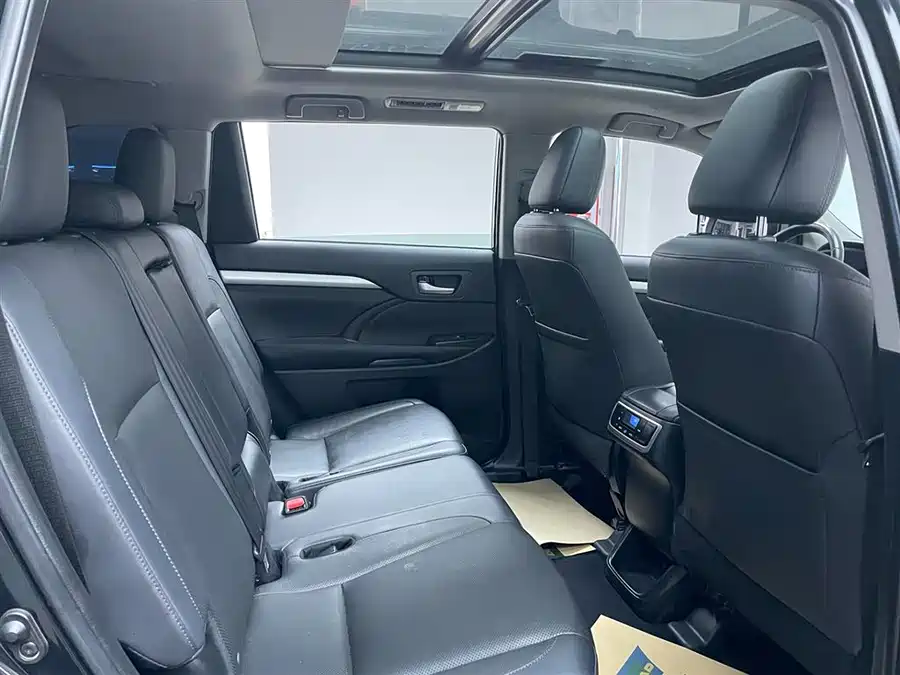 Used Toyota Highlander 2018 2.0T four-wheel drive luxury version