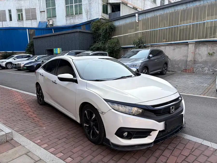Used Honda Civic 2016 220TURBO CVT Deluxe Edition