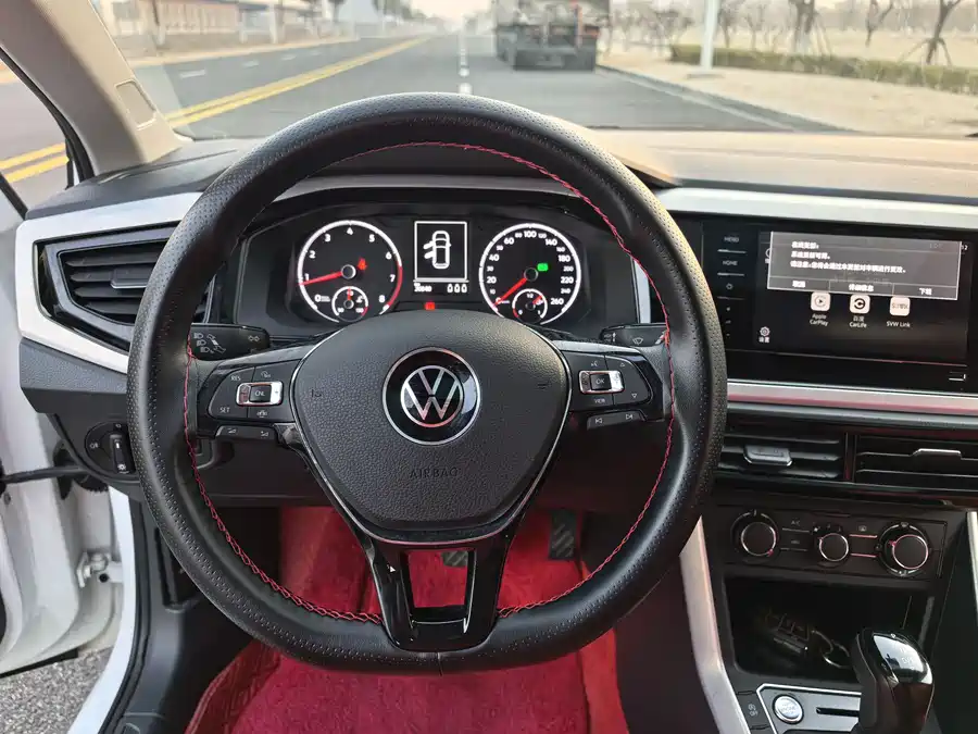 900x675_0_q87_c42_autohomecar__ChxpVml0BaOAIR1tAAaHstdasu8418.jpg.webp Used Volkswagen Polo 2021 Plus 1.5L Automatic Colorful Technology Edition