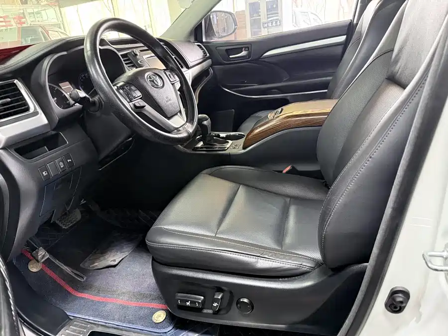 Used Toyota Highlander 2018 2.0T four-wheel drive luxury version 7 seats National V