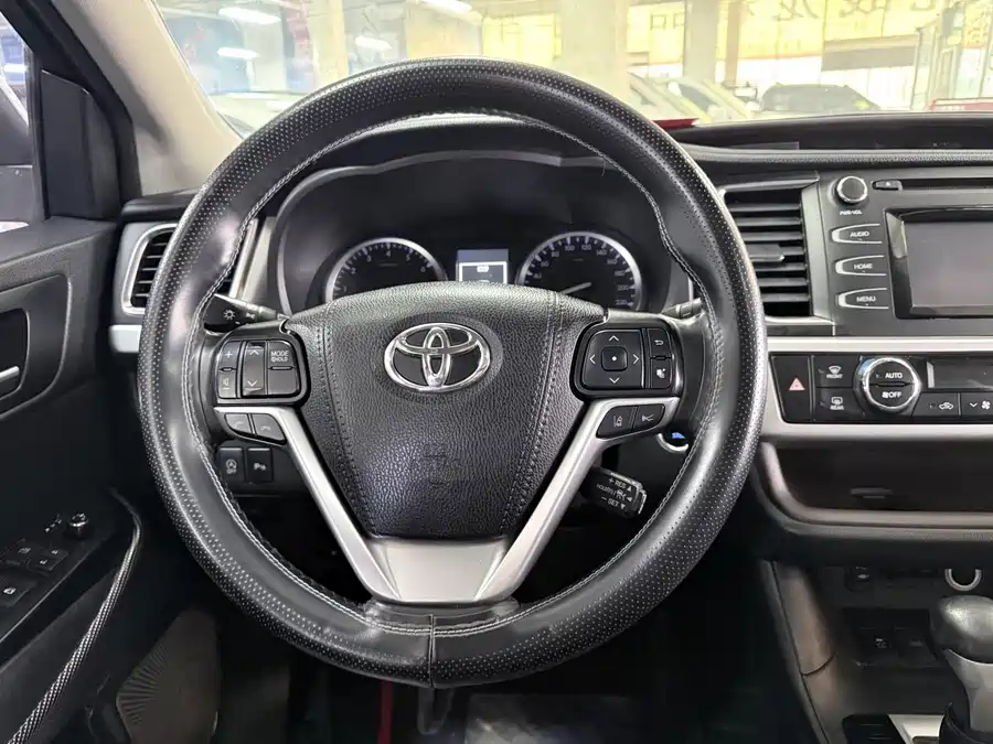 Used Toyota Highlander 2018 2.0T four-wheel drive luxury version 7 seats National V