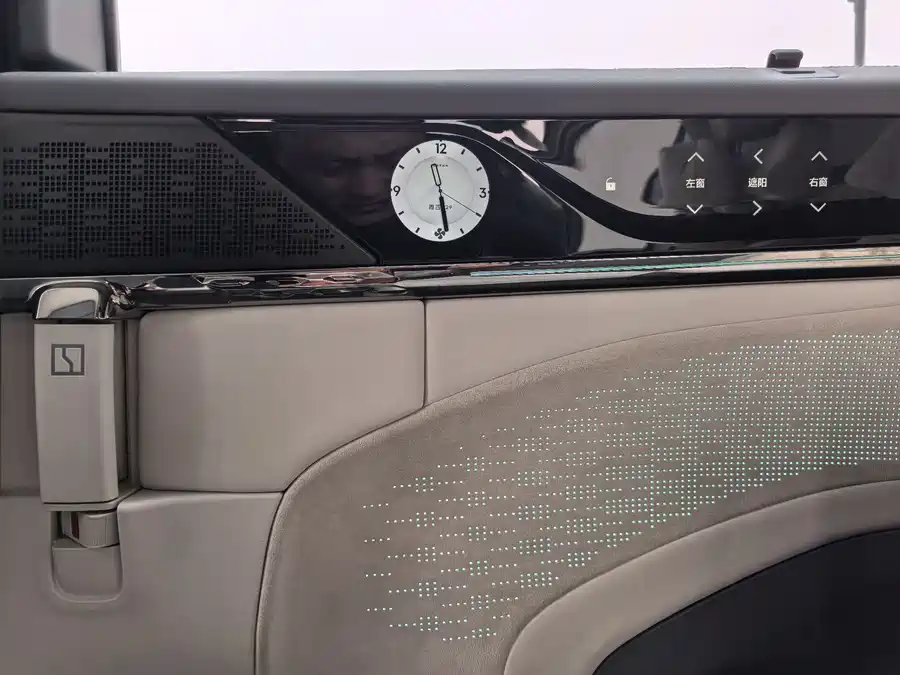 900x675_0_q87_c42_autohomecar__ChxpVml6-PKAeXulAASVIwpqheg263.jpg.webp Used Zeekr 009 2024 seven-seater aisle version 108kWh