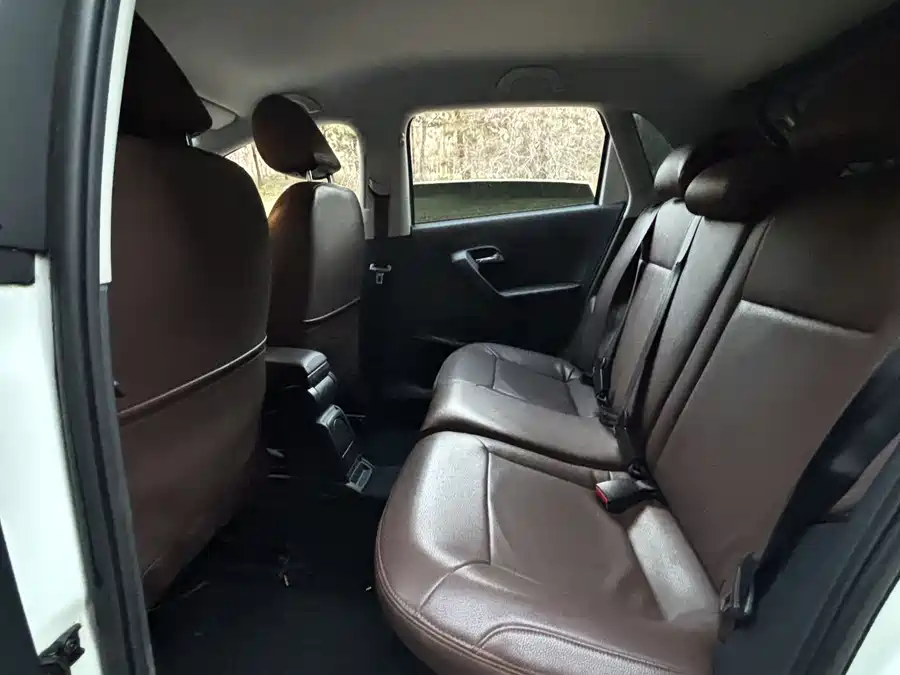 900x675_0_q87_c42_autohomecar__ChxpVml8zLGALSutAAPi40M3d3Q347.jpg.webp Used Volkswagen Polo 2014 1.6L automatic comfort version