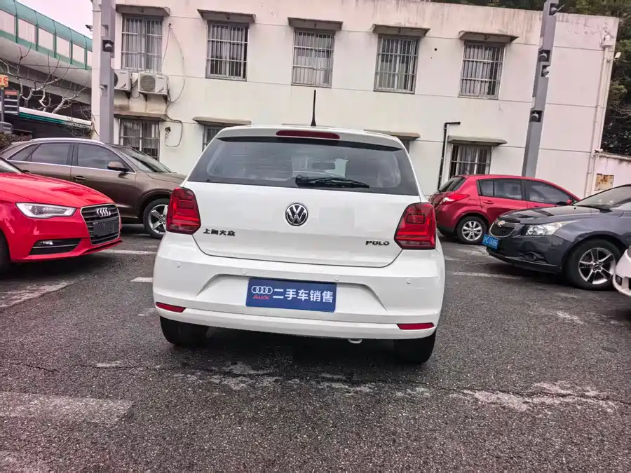 Used Volkswagen Polo 2014 1.4L manual fashion version