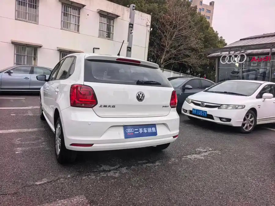 Used Volkswagen Polo 2014 1.4L manual fashion version