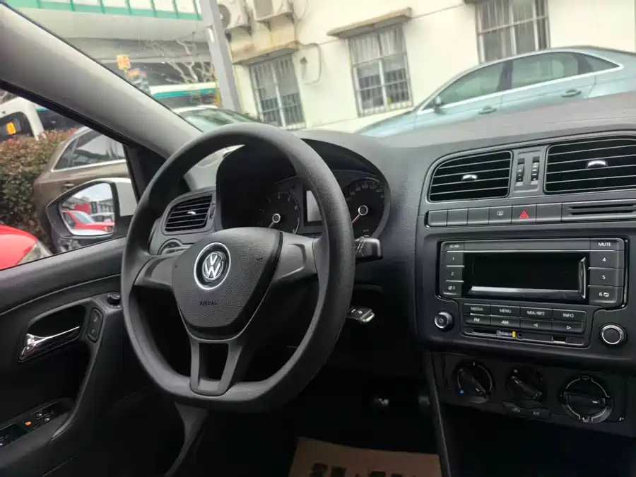 Used Volkswagen Polo 2014 1.4L manual fashion version