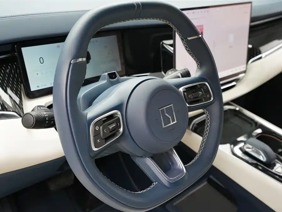 900x675_0_q87_c42_autohomecar__ChxpVmlGDlOAEwiCAAF31ctBwO8115.jpg.webp Used Zeekr 009 2024 seven-seater aisle version 108kWh