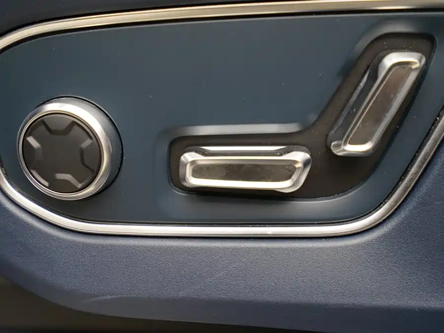900x675_0_q87_c42_autohomecar__ChxpVmlGDlOAG05FAAGVX6F7f9Q424.jpg.webp Used Zeekr 009 2024 seven-seater aisle version 108kWh