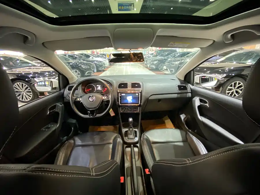 Used Volkswagen Polo 2016 1.6L automatic comfort model