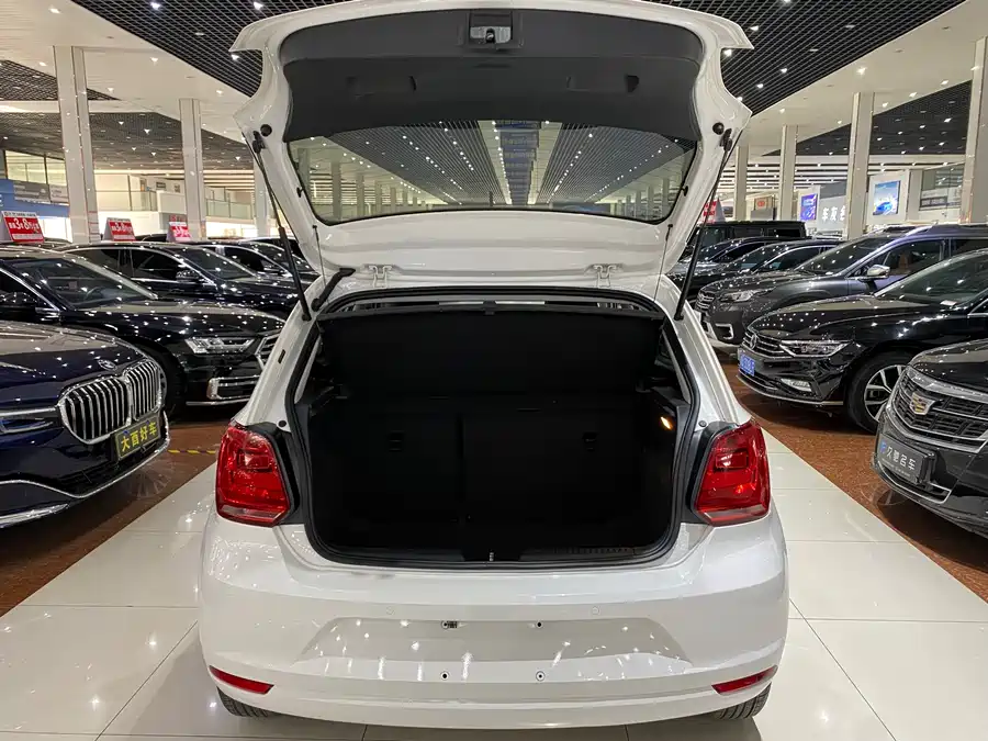 Used Volkswagen Polo 2016 1.6L automatic comfort model