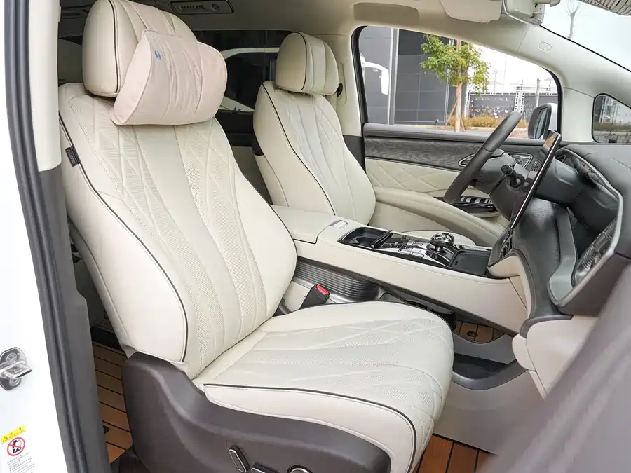 900x675_0_q87_c42_autohomecar__ChxpVmlM9YOAc9QkAAid-Lpn2XY239.jpg.webp Used Denza D9 2024 DM-i 1050 Exclusive Type