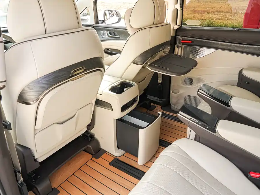 900x675_0_q87_c42_autohomecar__ChxpVmlM9YWAOUGnAAjyuvt43jo511.jpg.webp Used Denza D9 2024 DM-i 1050 Exclusive Type