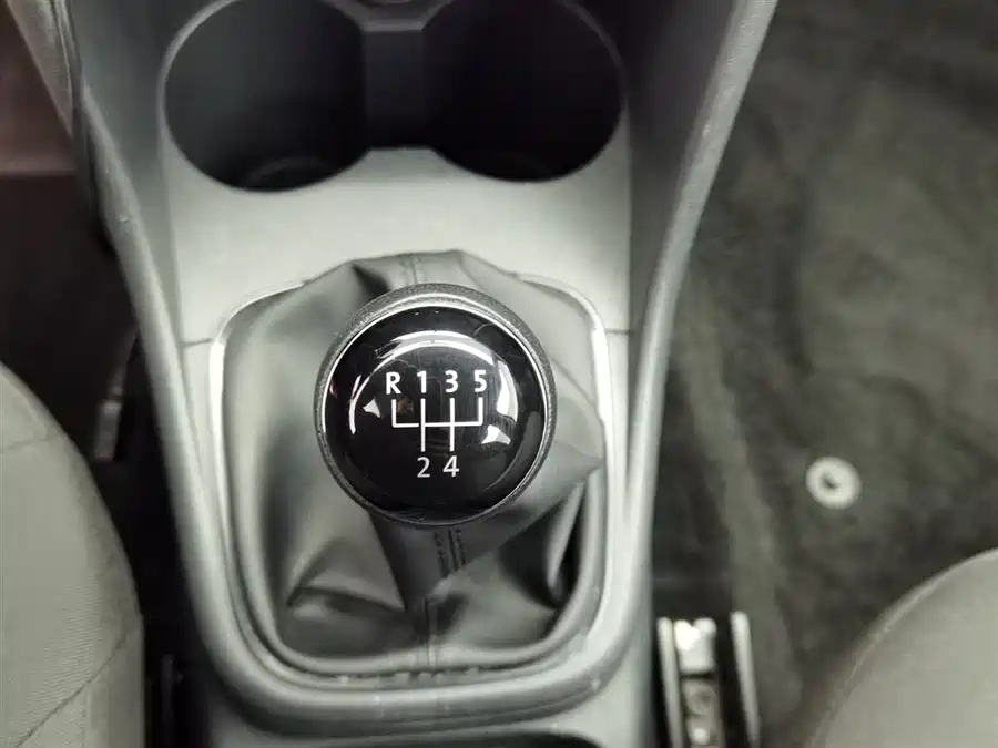 Used Volkswagen Polo 2016 1.4L manual fashion model