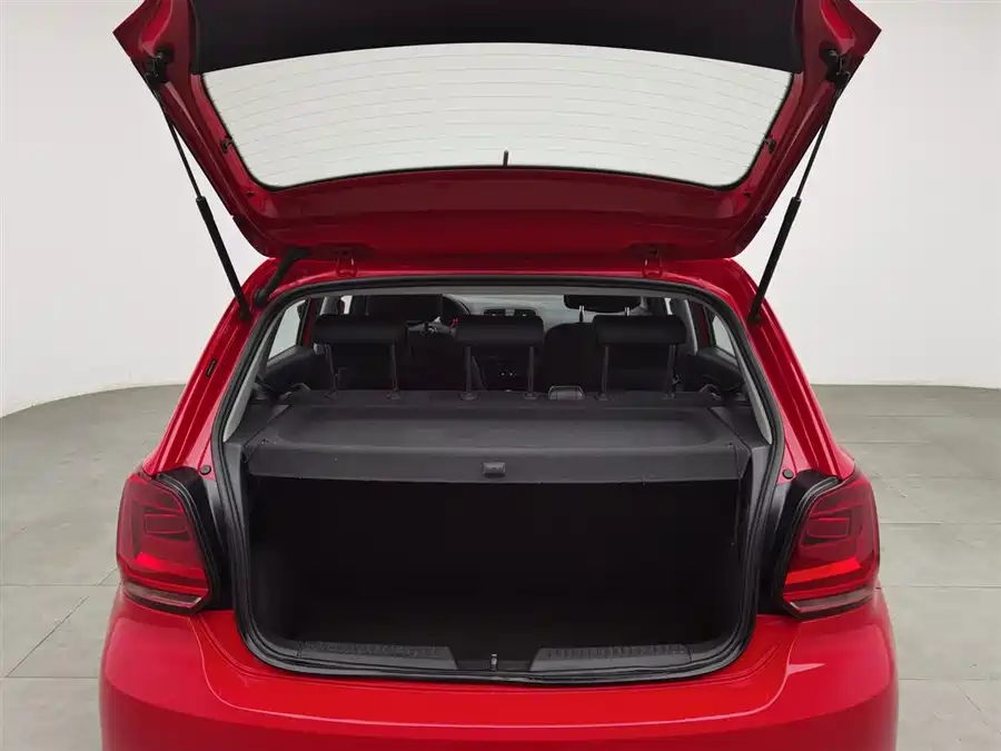 Used Volkswagen Polo 2016 1.4L manual fashion model