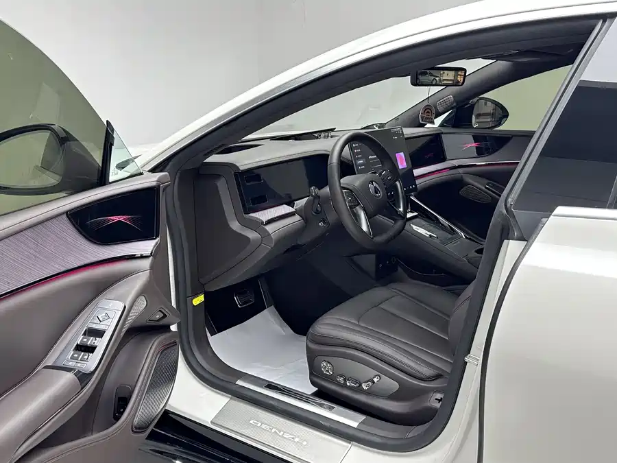 900x675_0_q87_c42_autohomecar__ChxpVmldKq2AA5izAAVRlrEy5W0018.jpg.webp Used Denza Z9 2024 1100km four-wheel drive Ultra version