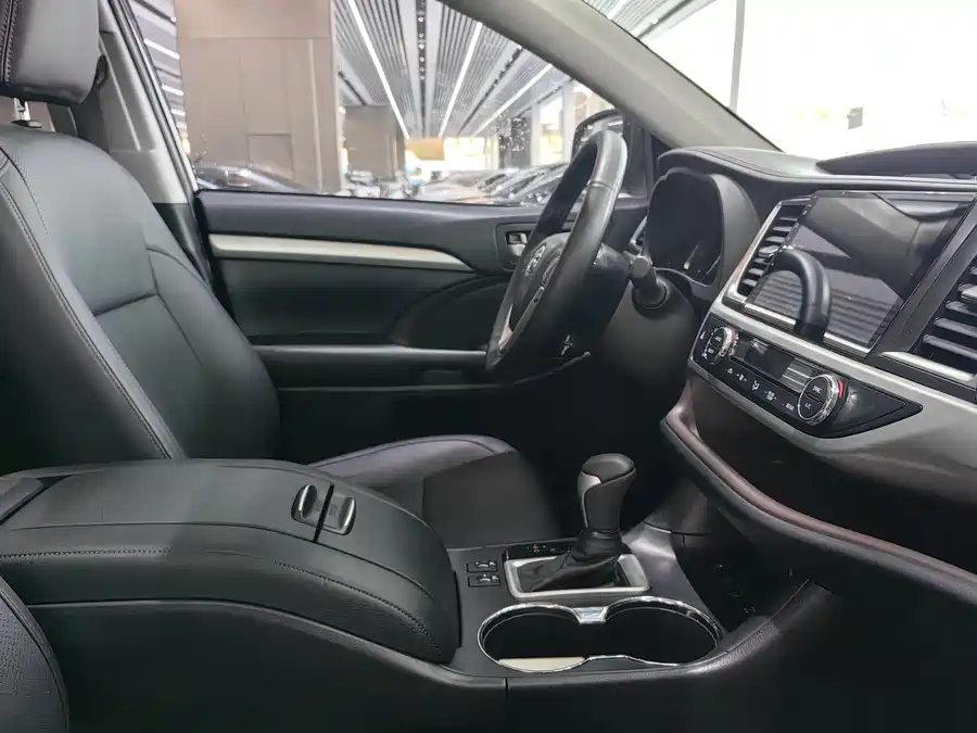 Used Toyota Highlander 2018 2.0T four-wheel drive luxury version 7 seats National V