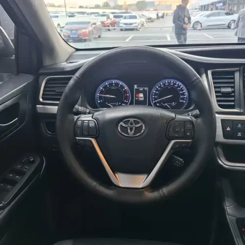 Used Toyota Highlander 2018 2.0T four-wheel drive luxury version 7 seats National V