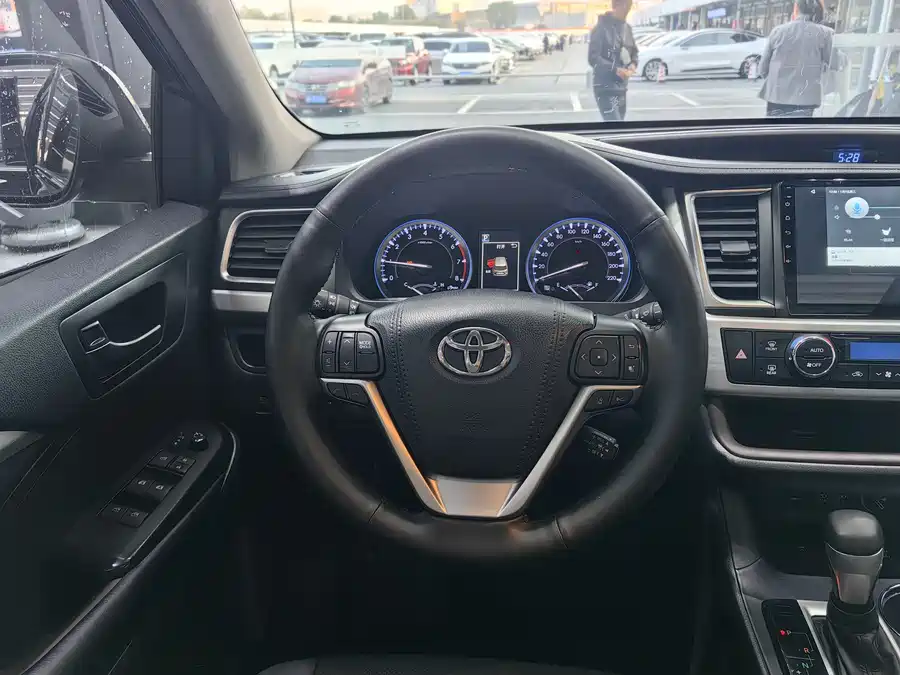 Used Toyota Highlander 2018 2.0T four-wheel drive luxury version 7 seats National V