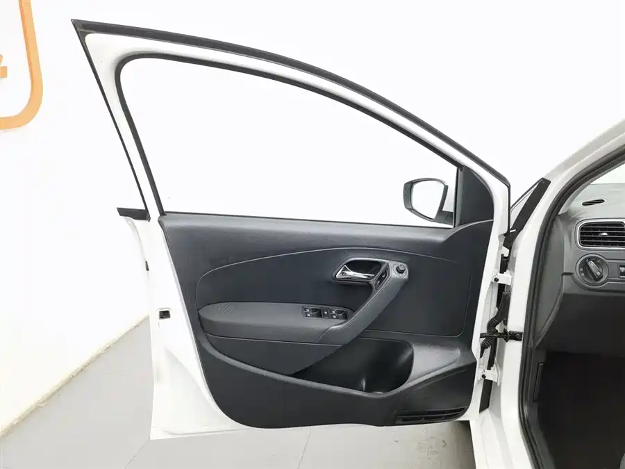 Used Volkswagen Polo 2016 1.6L automatic comfort model