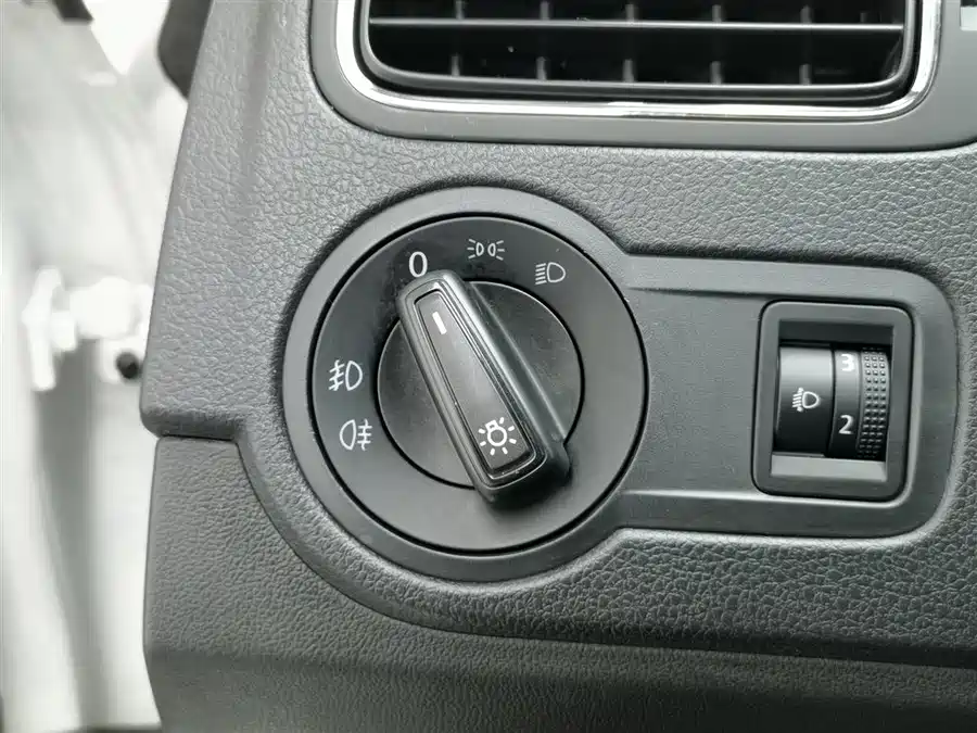 Used Volkswagen Polo 2016 1.6L automatic comfort model