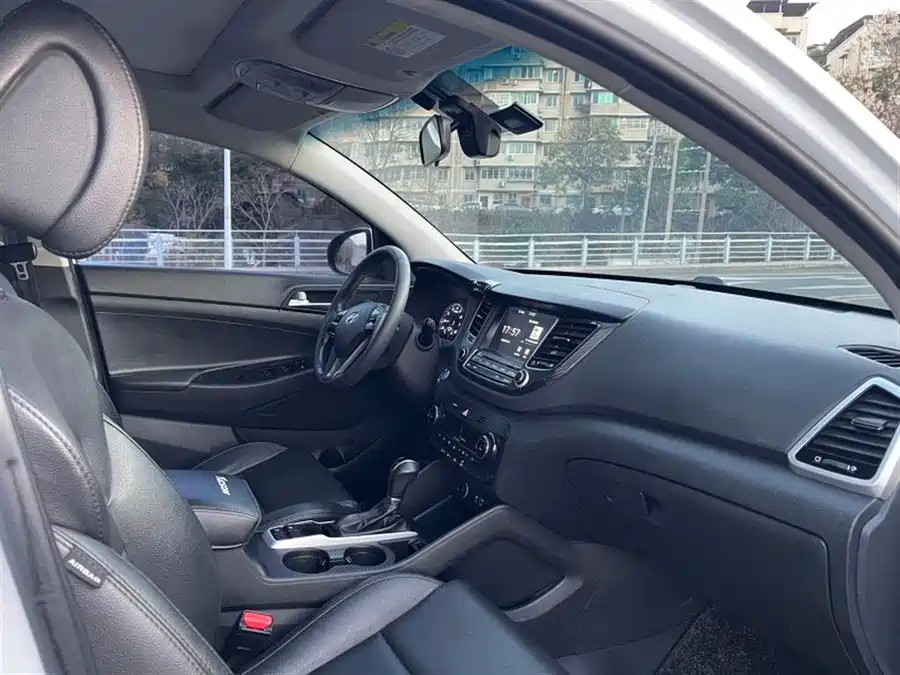 900x675_0_q87_c42_autohomecar__ChxpVmm1V9uAGKUBAAId3pvPh3E441.jpg.webp Used Hyundai Tucson 2018 1.6T dual-clutch two-wheel drive 15th anniversary special edition