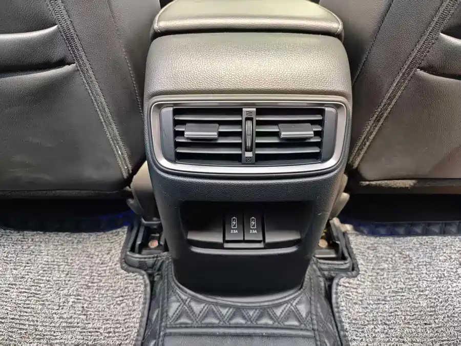 900x675_0_q87_c42_autohomecar__ChxpVmm6HIGAWdbbAAnNLTI0WtQ409.jpg.webp Used Honda CR-V 2017 240TURBO CVT two-wheel drive fashion version