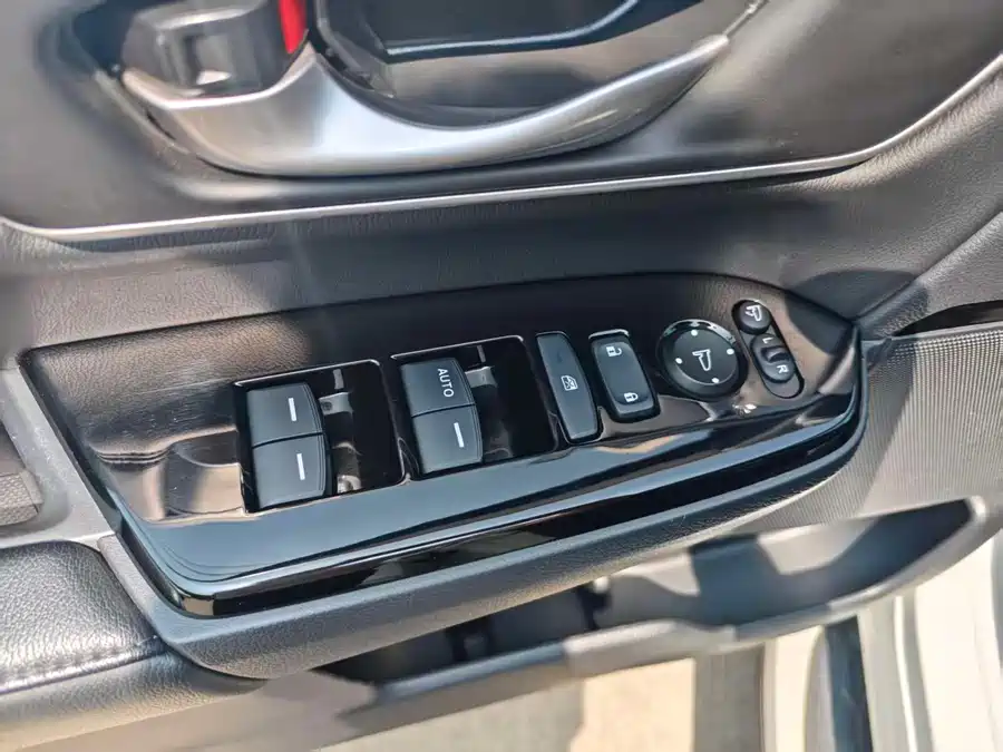 900x675_0_q87_c42_autohomecar__ChxpVmm6HISAR5bSAAcFE7WsWfg887.jpg.webp Used Honda CR-V 2017 240TURBO CVT two-wheel drive fashion version
