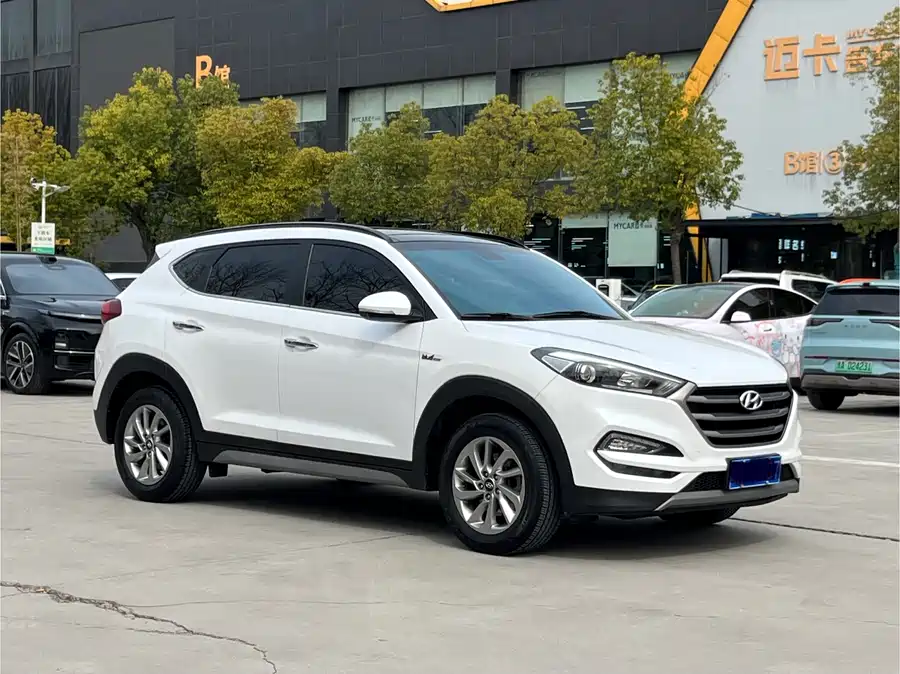 900x675_0_q87_c42_autohomecar__ChxpVmm6Q8WAfevKAAl7U28gWtY335.jpg.webp Used Hyundai Tucson 2018 1.6T dual-clutch two-wheel drive 15th anniversary special edition